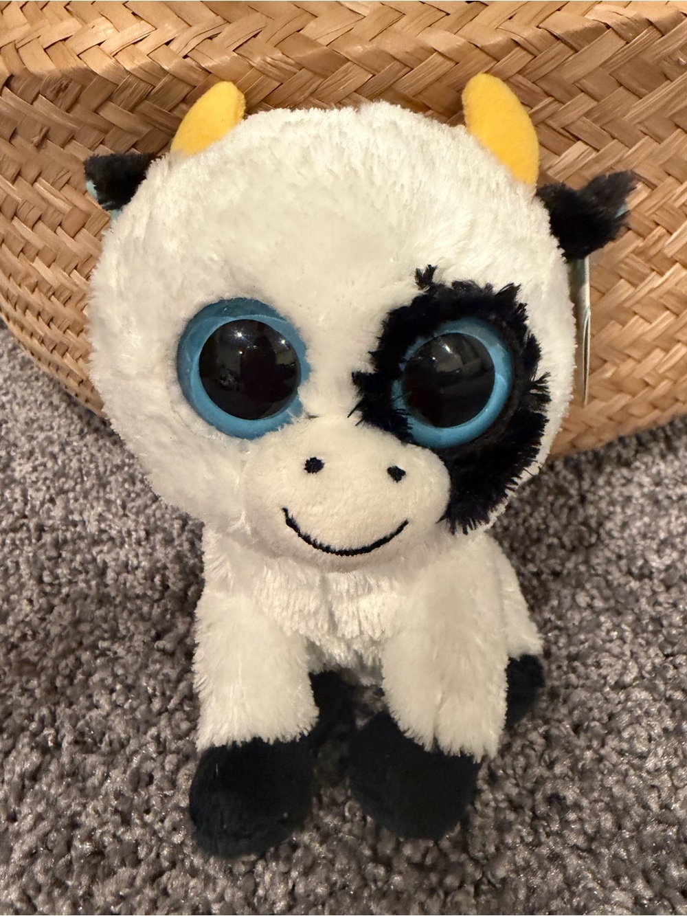 TY Beanie Boos Daisy Cow 6” Plush NWT Black White Blue Eyes Collectible